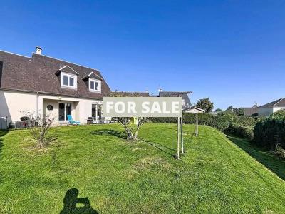 Modern Detached House with Garden