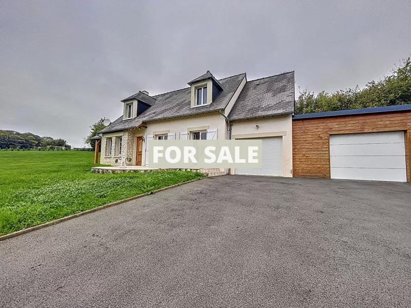 Main Photo of a 4 bedroom  House for sale
