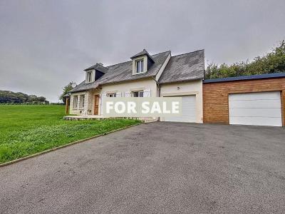 Detached House with Garden Close to the Coast