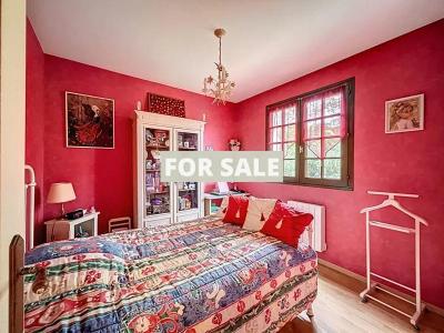 Beautiful Detached House with Bundles of Character