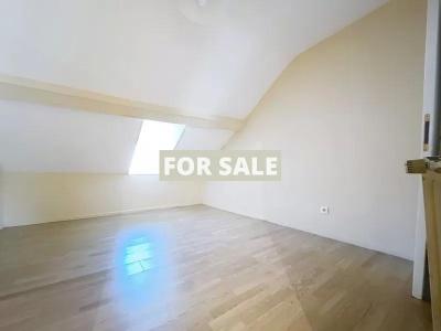 Large House in Great Location with Garden