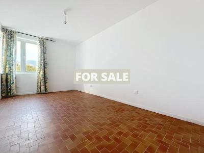 Large House in Great Location with Garden