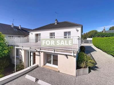 Detached House with Garden