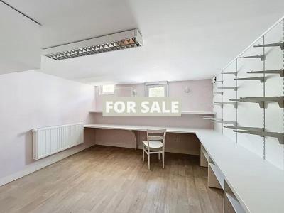 Detached House with Garden