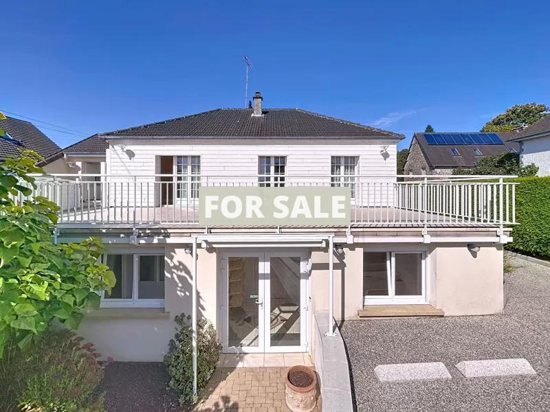 Detached House with Garden