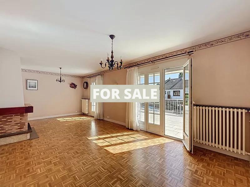 Detached House with Garden