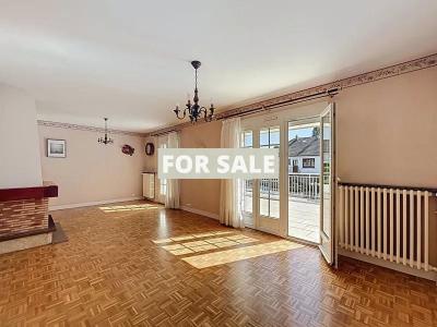 Detached House with Garden