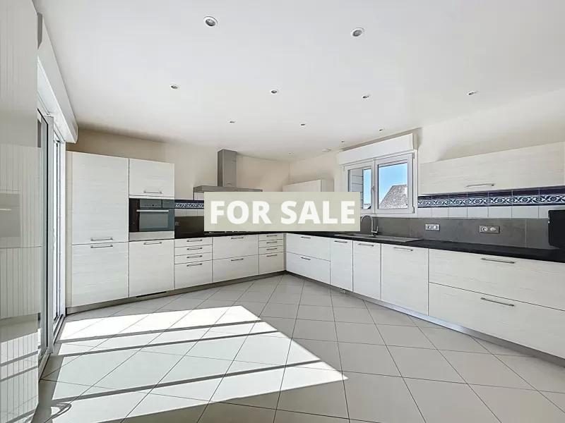 Detached House with Garden