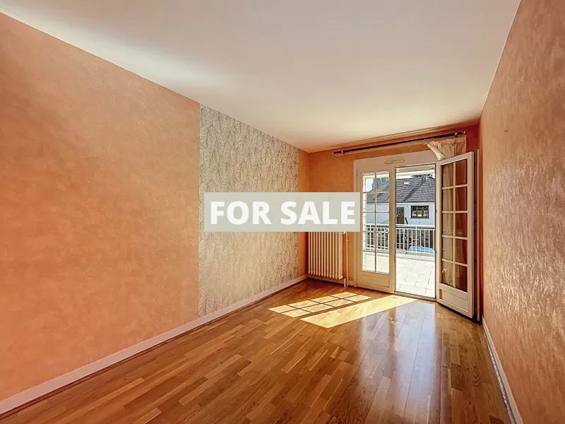 Detached House with Garden