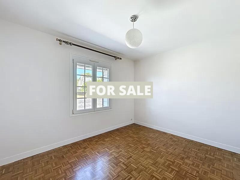 Detached House with Garden