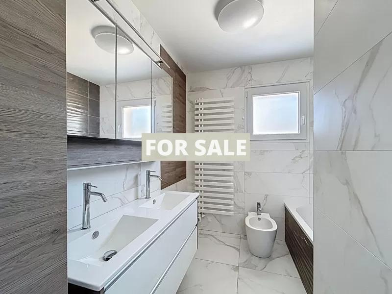 Detached House with Garden