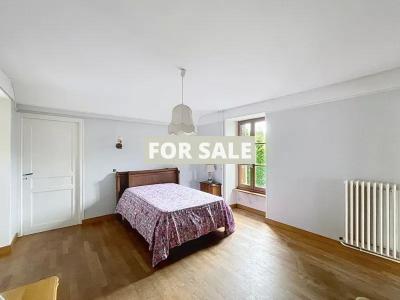 Traditional House with Garden