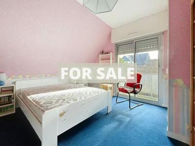 Detached House with Garden and Open Countryside View