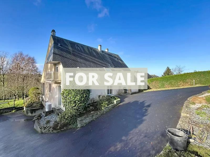 Detached House with Garden and Open Countryside View