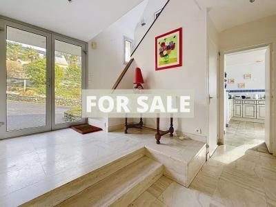 Detached House with Garden and Open Countryside View