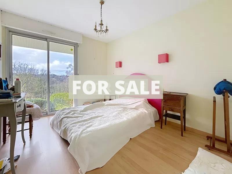 Detached House with Garden and Open Countryside View