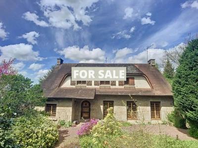 Beautiful Detached Property in Landscaped Gardens