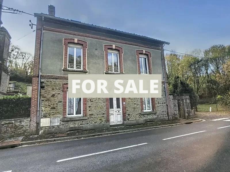Detached House with Garden to Improve