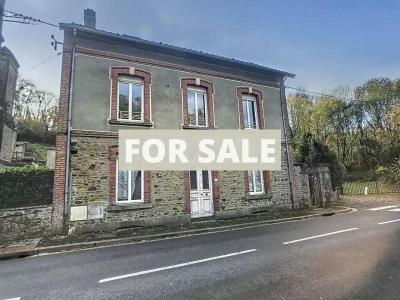 Detached House with Garden to Improve