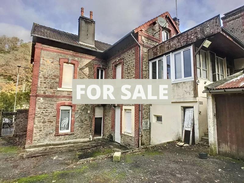 Detached House with Garden to Improve