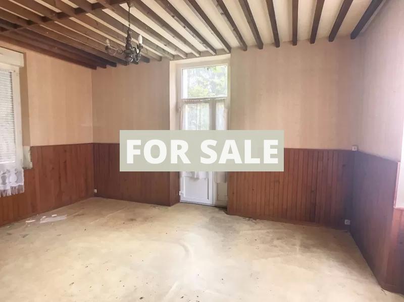Detached House with Garden to Improve