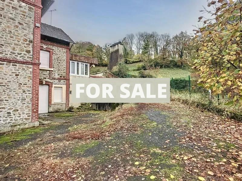 Detached House with Garden to Improve