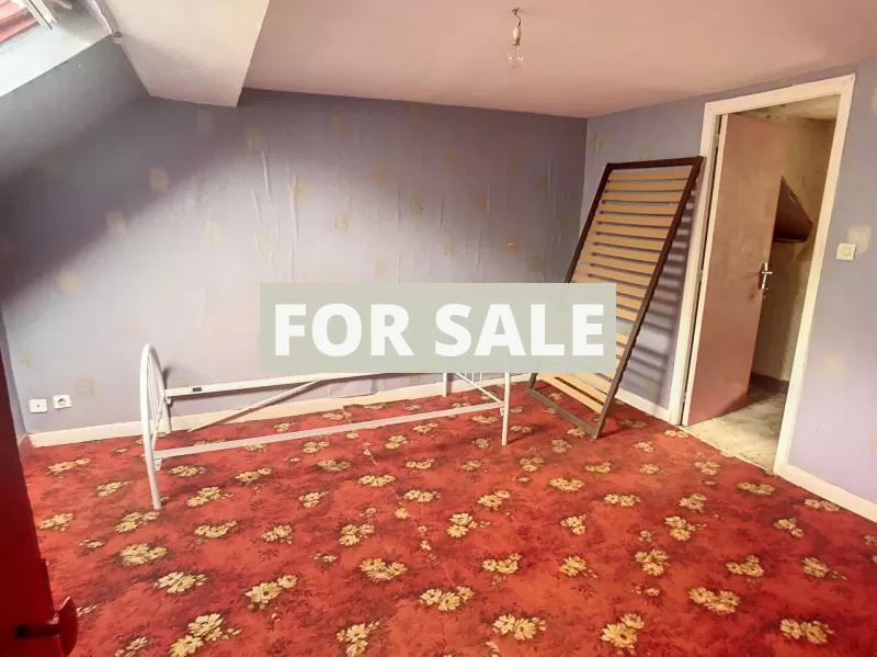 Detached House with Garden to Improve