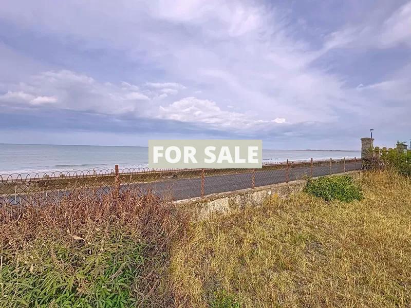 Detached House with Landscaped by the Coast