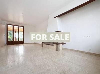 Detached House with Garden