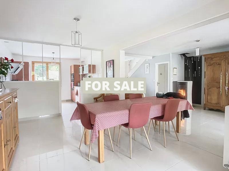 Single Storey Detached Villa With Garden