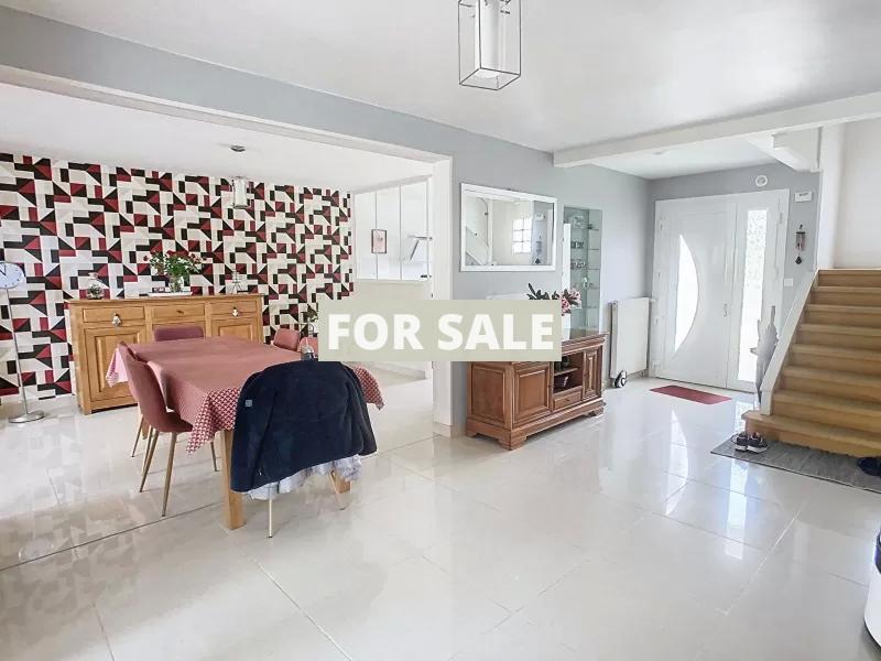 Single Storey Detached Villa With Garden