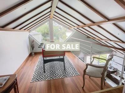 Single Storey Detached Villa With Garden