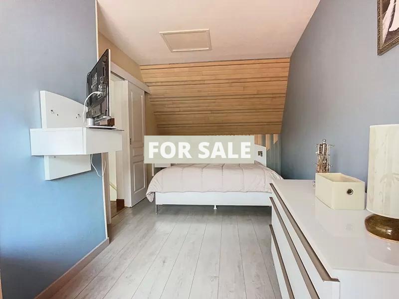 Single Storey Detached Villa With Garden