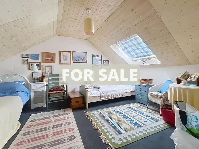 Detached Country House with Landscaped Garden