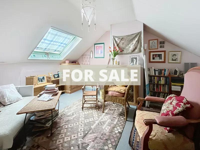 Detached Country House with Landscaped Garden