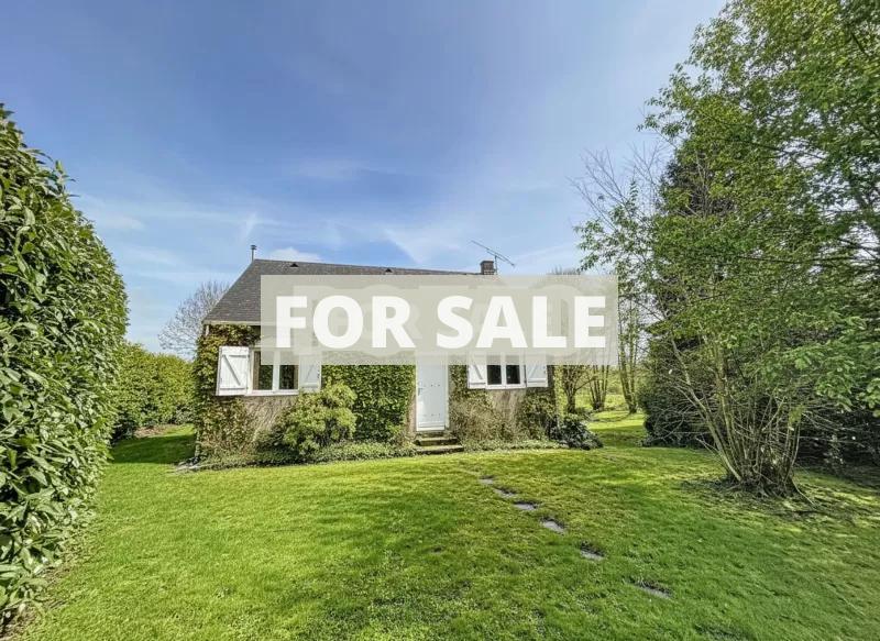 Detached Country House with Landscaped Garden
