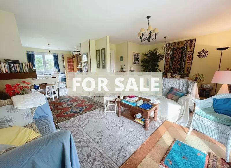 Detached Country House with Landscaped Garden