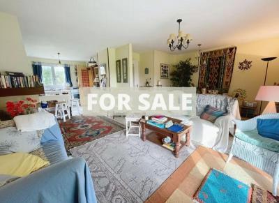 Detached Country House with Landscaped Garden