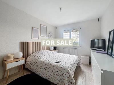 Detached House with Landscaped Garden