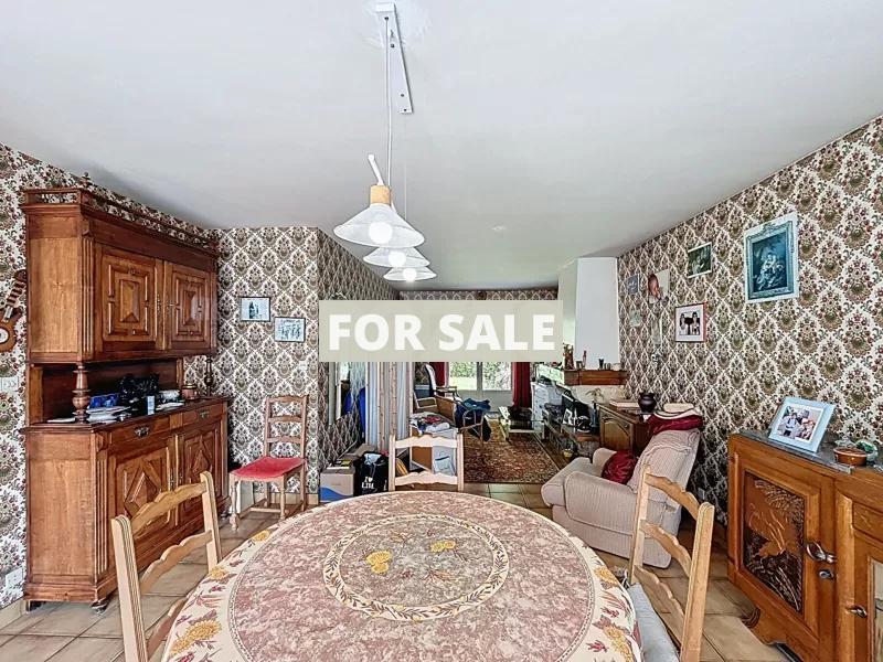 Modern Detached House with Garden