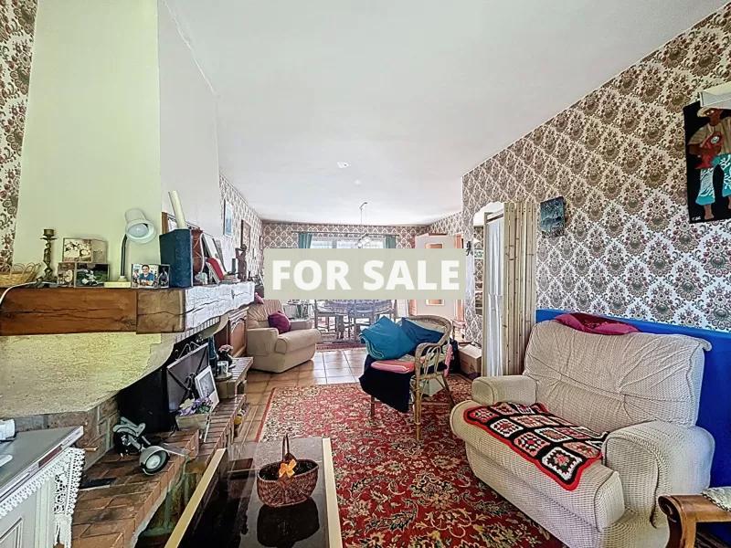 Modern Detached House with Garden