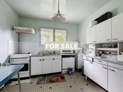 Modern Detached House with Garden