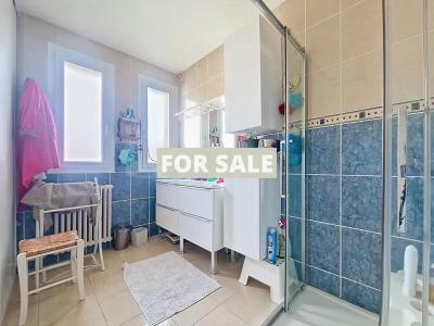 Detached House with Garden by the Coast