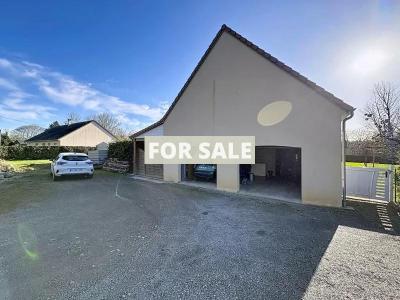 Detached Country House with Outbuilding