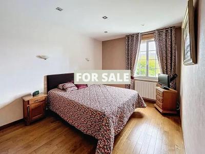 Beautiful Detached House with Landscaped Garden