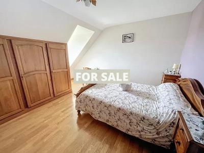 Beautiful Detached House with Landscaped Garden