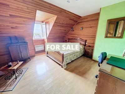 Beautiful Detached House with Landscaped Garden