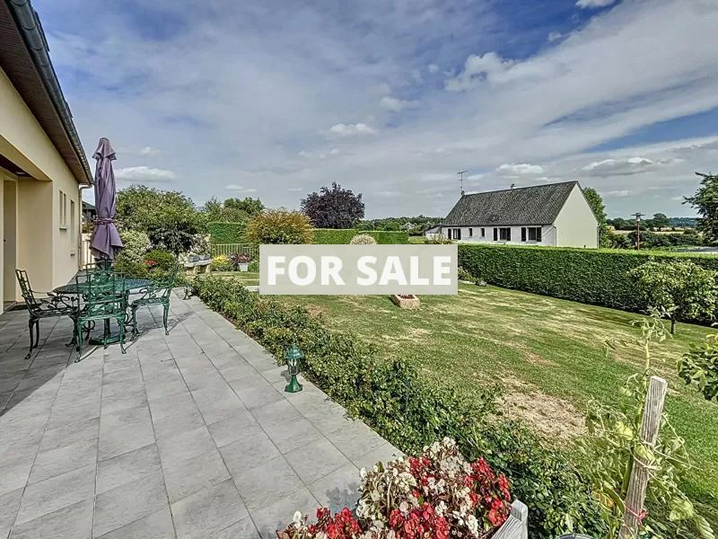Beautiful Detached House with Landscaped Garden