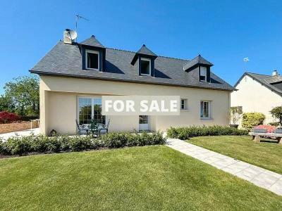 Beautiful Detached House with Landscaped Garden