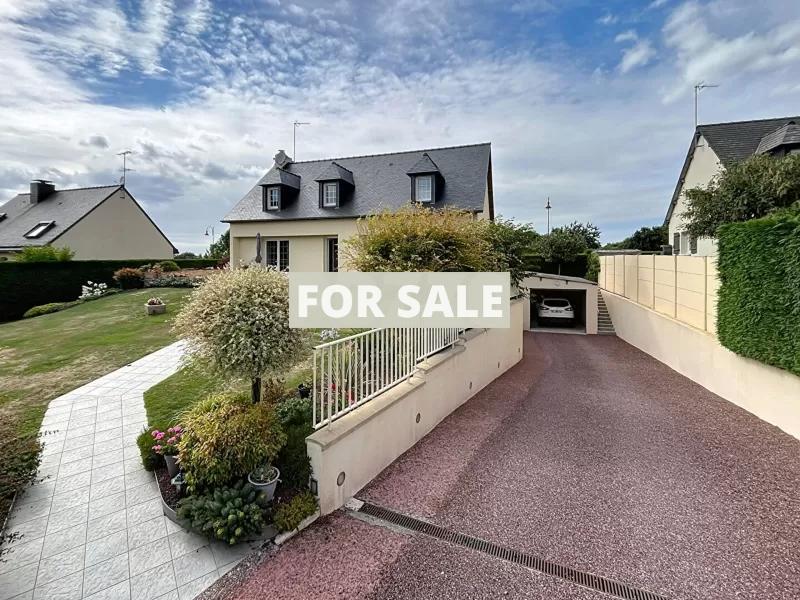 Beautiful Detached House with Landscaped Garden